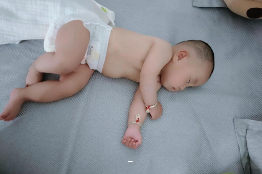 顺德几个月宝宝可以竖抱